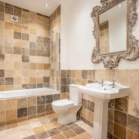 Daire Clifford St - 5 *