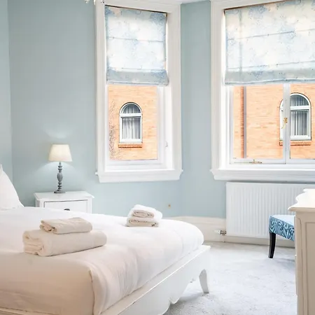 Clifford St - 5 Apartament *